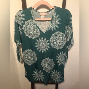 C’EST LA VIE GREEN TIE SLEEVE TOP